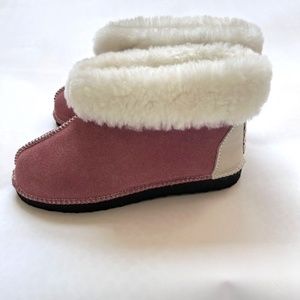 POSH Slippers Size 6 Dusty Rose Pink Suede Lined in Sheepskin Fluffy Warm NWOT